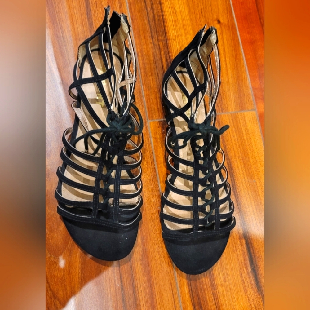 Report strappy Cage Flat Sandals Sz 9